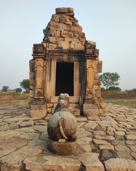 Lalguan Mahadev Temple, Chhatarpur, Madhya Pradesh - Vushii.com Lalguan Mahadev Temple, Chhatarpur, Madhya Pradesh - Vushii.com